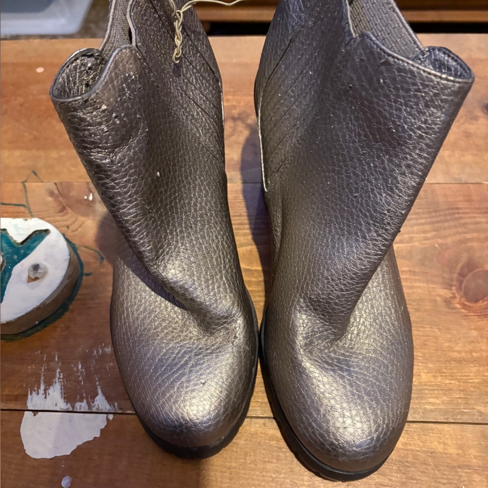 Stylish Women's Silver Boots